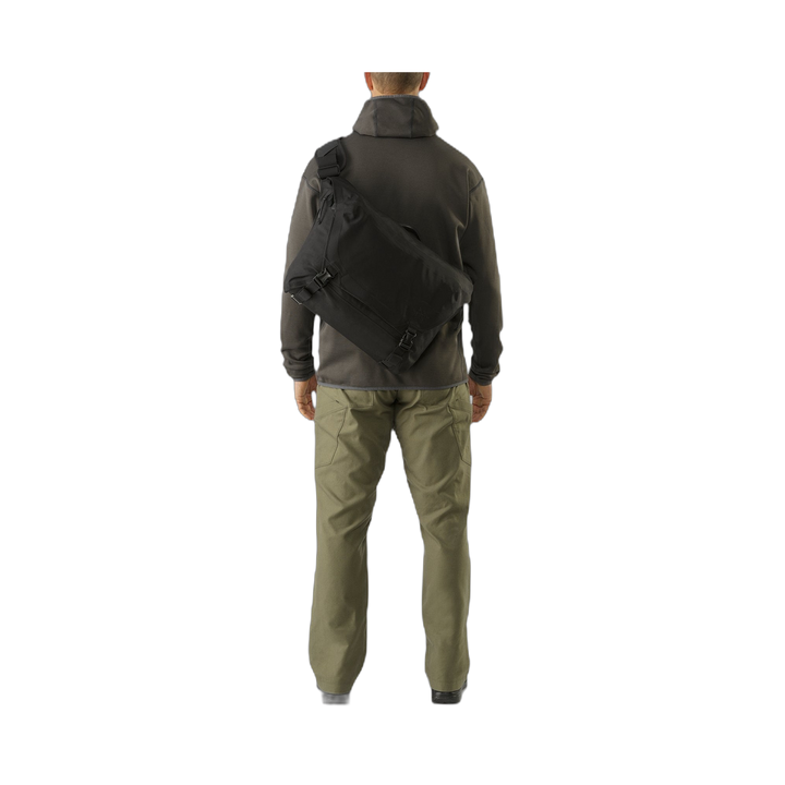 Arc'teryx LEAF Courier Bag 15 – Deliberate Dynamics Arc'teryx LEAF Courier Bag 15 – Deliberate Dynamics