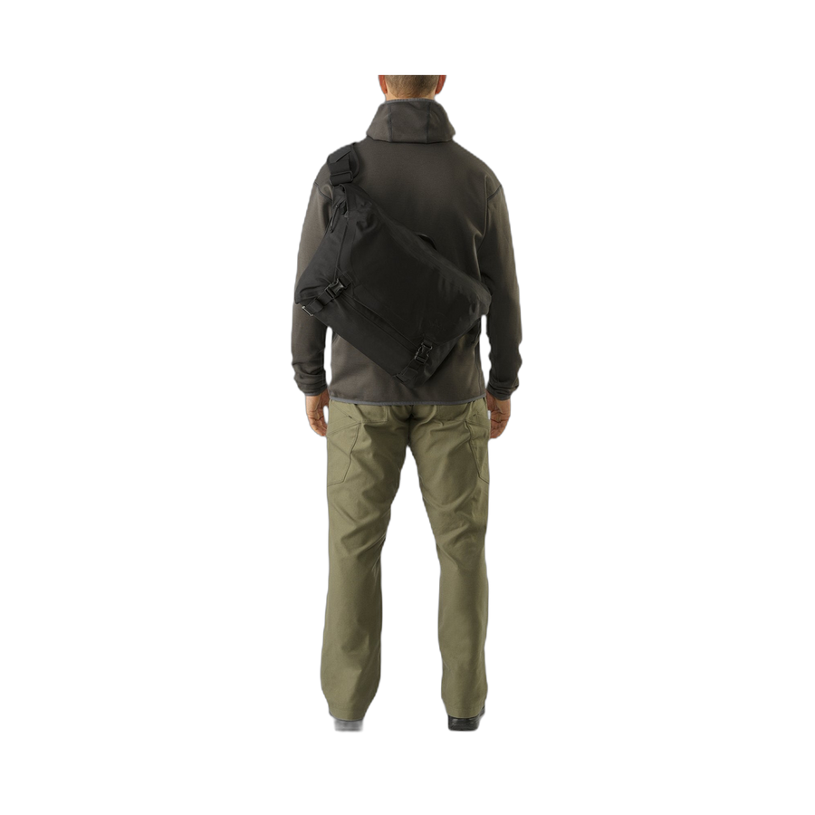 Arc'teryx LEAF Courier Bag 15 – Deliberate Dynamics Arc'teryx LEAF Courier Bag 15 – Deliberate Dynamics