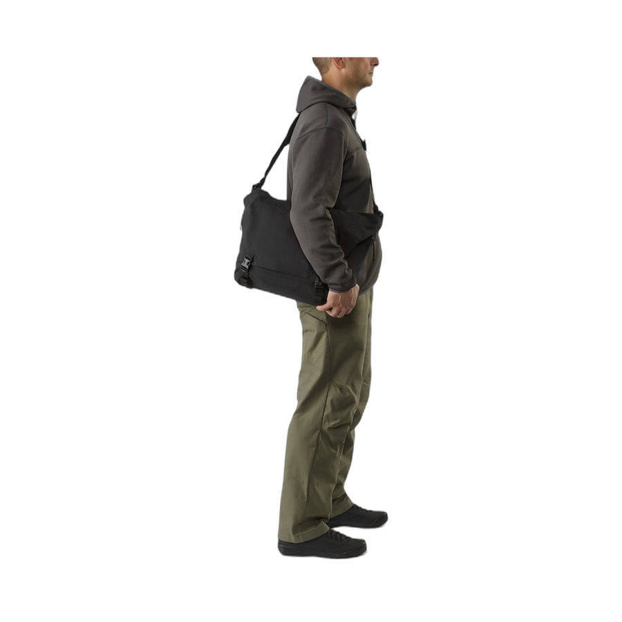Arc'teryx LEAF Courier Bag 15 – Deliberate Dynamics Arc'teryx LEAF Courier Bag 15 – Deliberate Dynamics