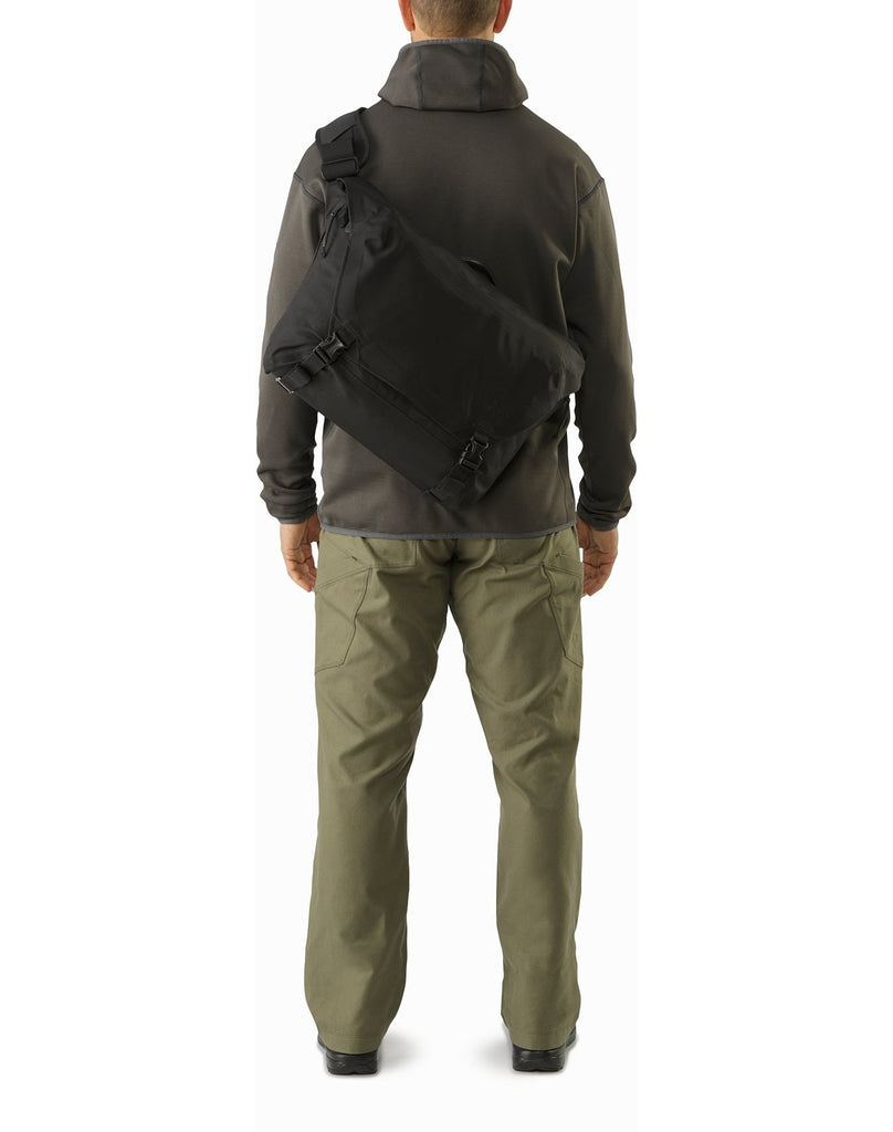 Arc'teryx LEAF Courier Bag 15 – Deliberate Dynamics