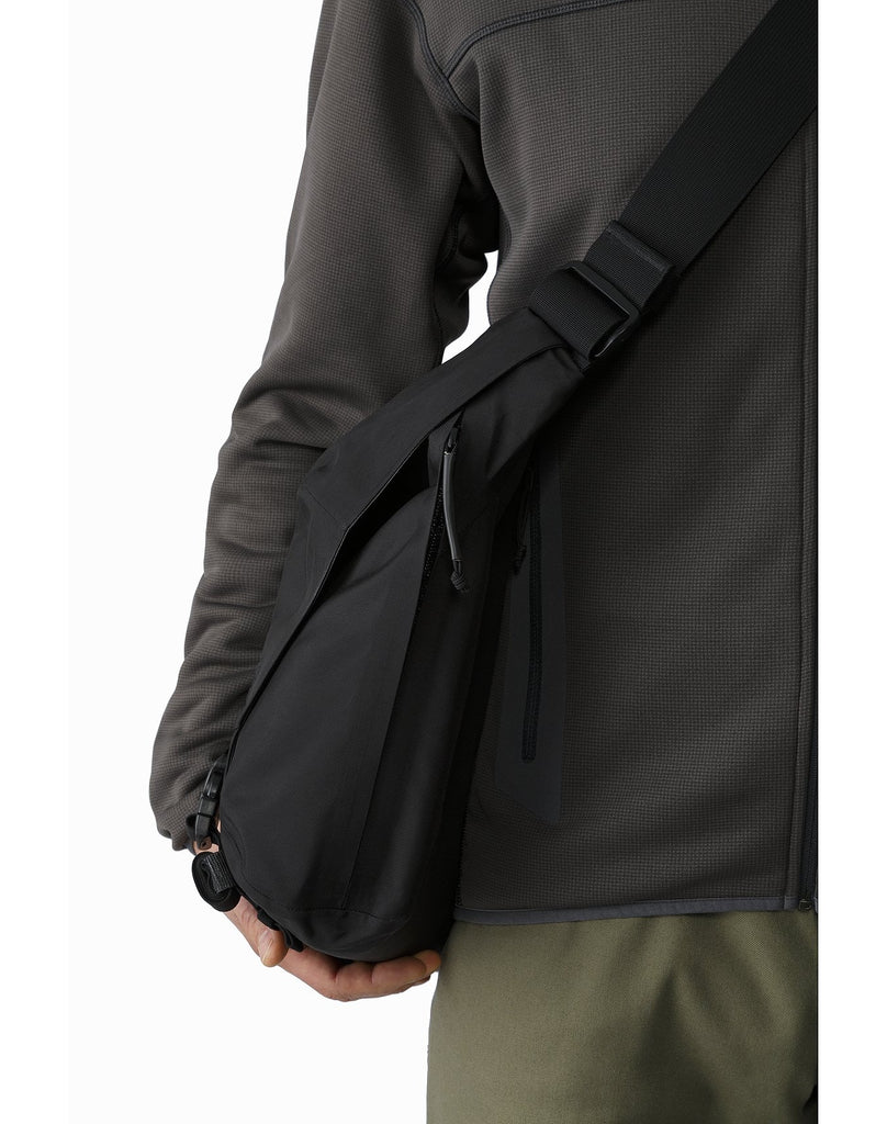 Arc'teryx LEAF Courier Bag 15 – Deliberate Dynamics
